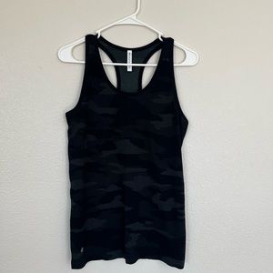 ATHLETA  women’s running shirt camouflage pattern M size tank top